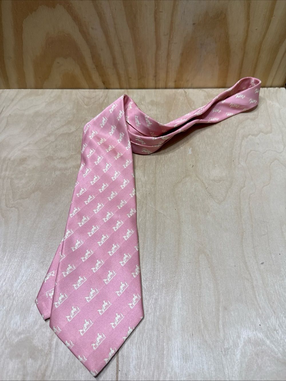 Hermes Pink  Pattern 100 % Silk Tie